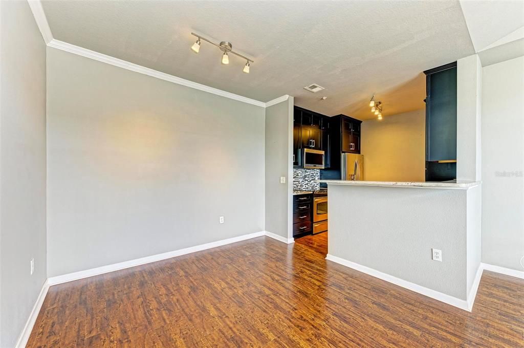 For Sale: $275,000 (2 beds, 2 baths, 1132 Square Feet)