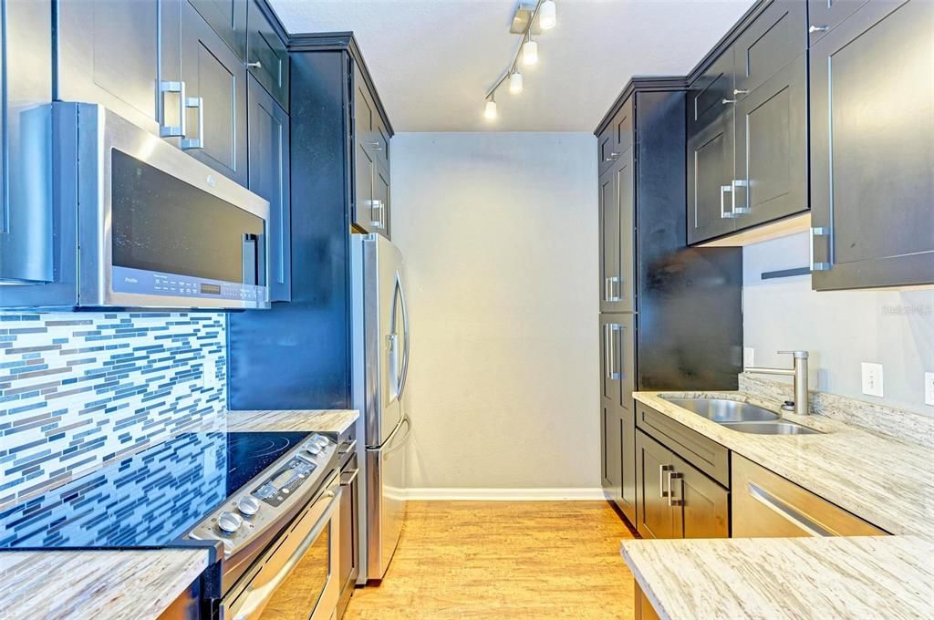 For Sale: $275,000 (2 beds, 2 baths, 1132 Square Feet)