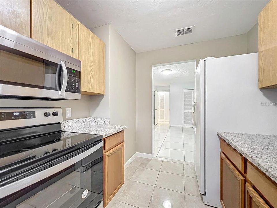 For Sale: $179,999 (2 beds, 2 baths, 1036 Square Feet)