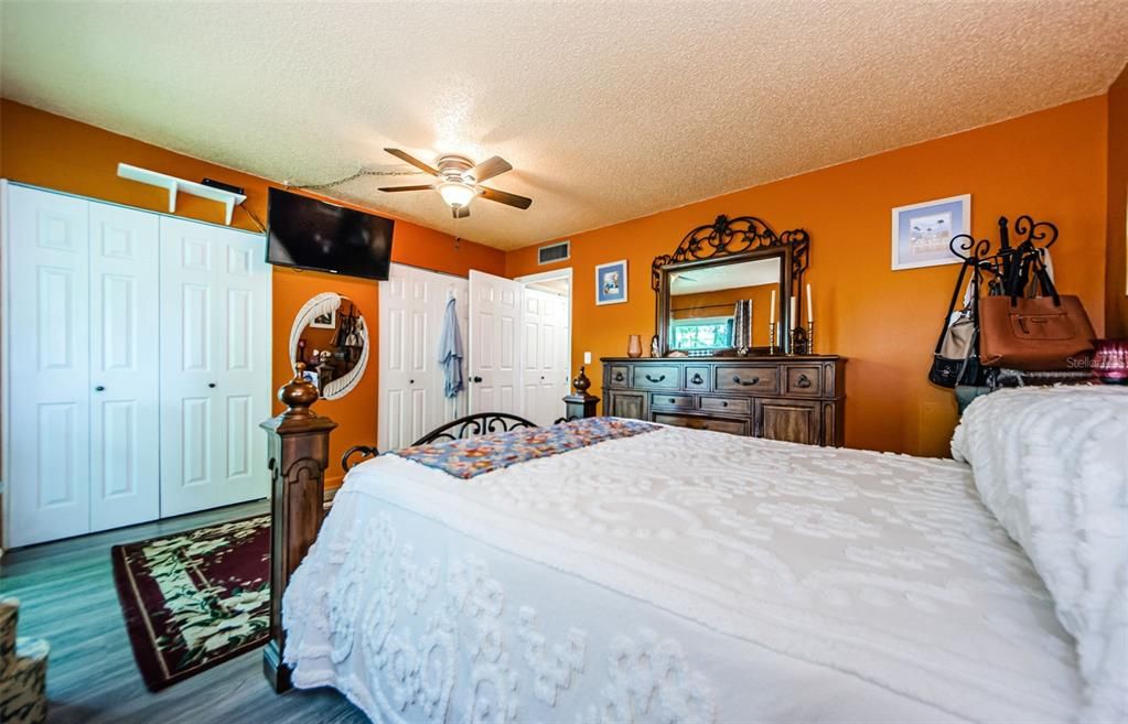 Active With Contract: $196,000 (1 beds, 1 baths, 755 Square Feet)