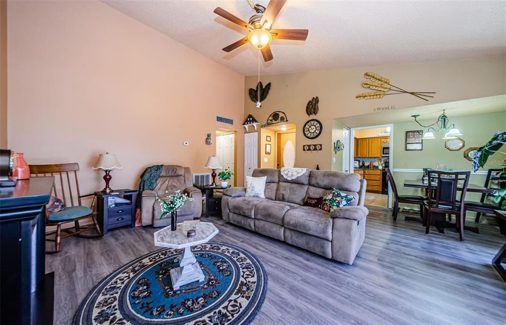 Active With Contract: $196,000 (1 beds, 1 baths, 755 Square Feet)