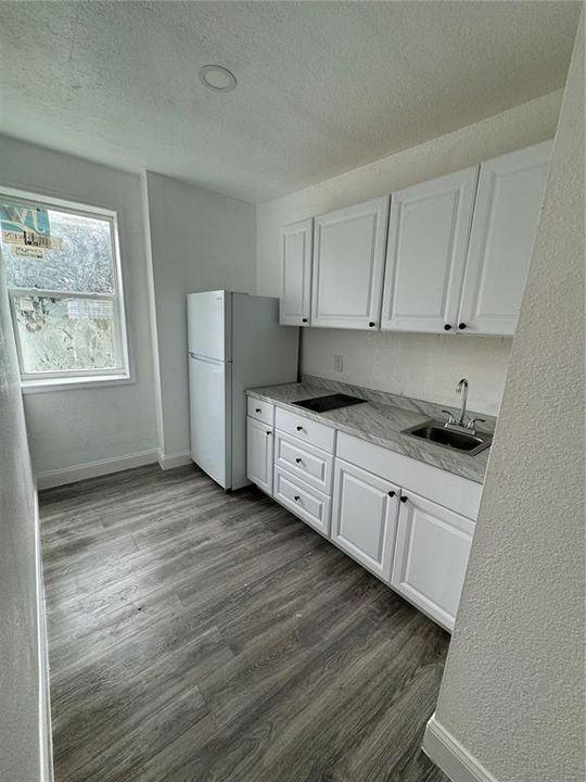 For Rent: $1,400 (2 beds, 1 baths, 700 Square Feet)