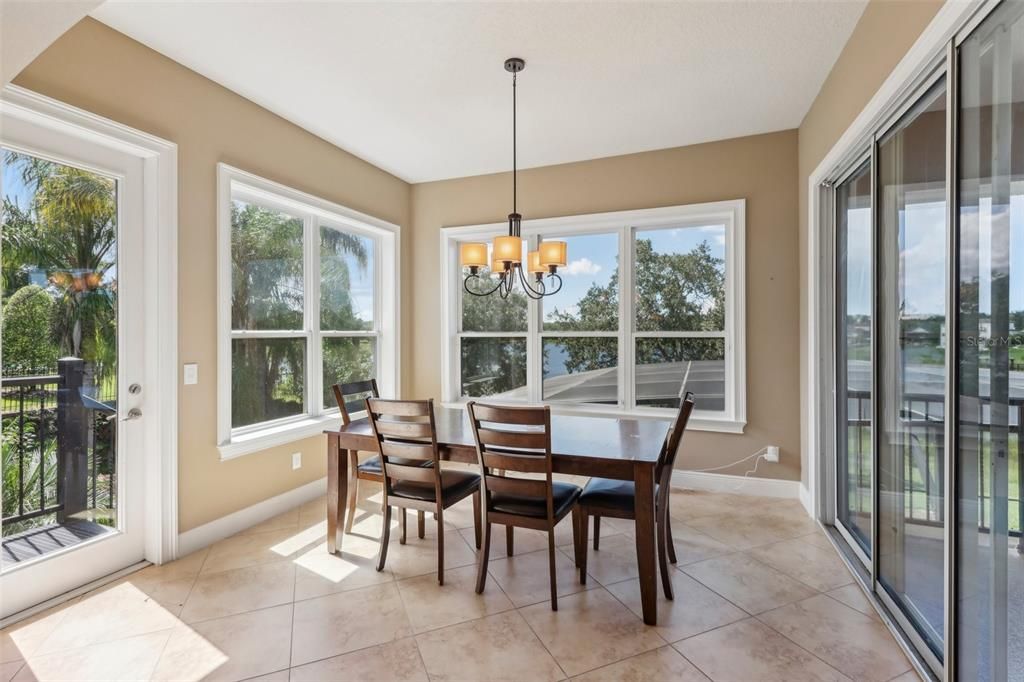 Breakfast area with Lake view