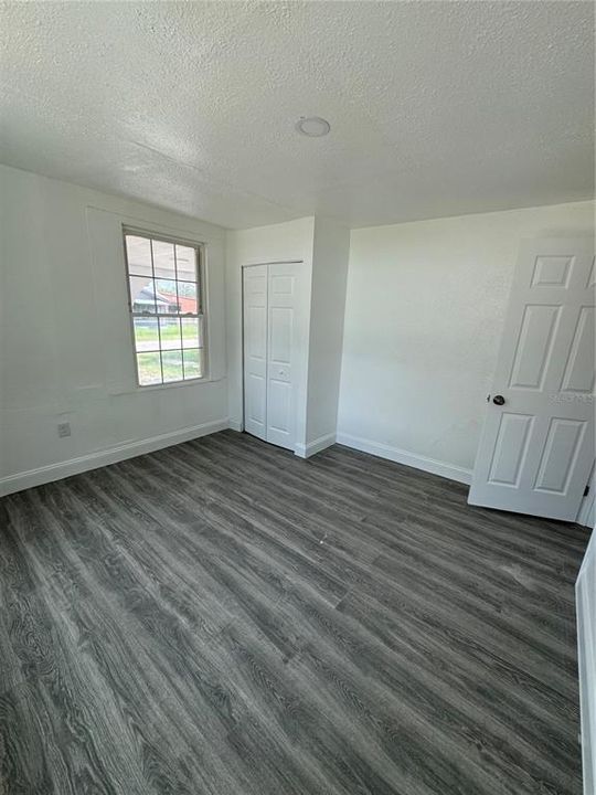 Active With Contract: $1,300 (2 beds, 1 baths, 600 Square Feet)