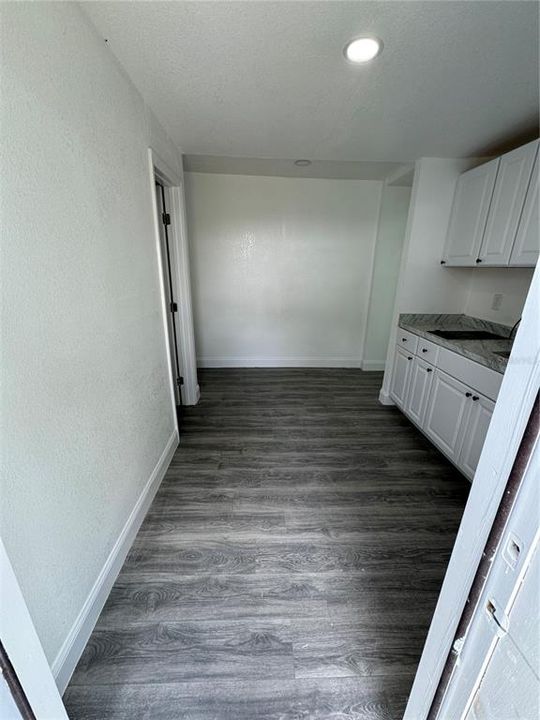 Active With Contract: $1,300 (2 beds, 1 baths, 600 Square Feet)