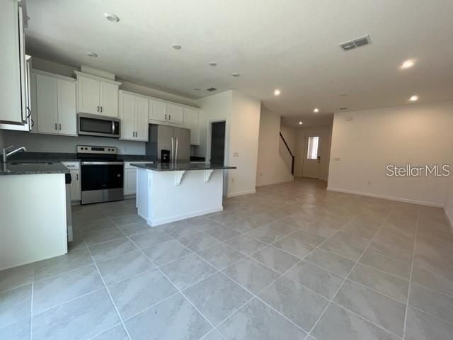 For Sale: $350,000 (3 beds, 2 baths, 1585 Square Feet)