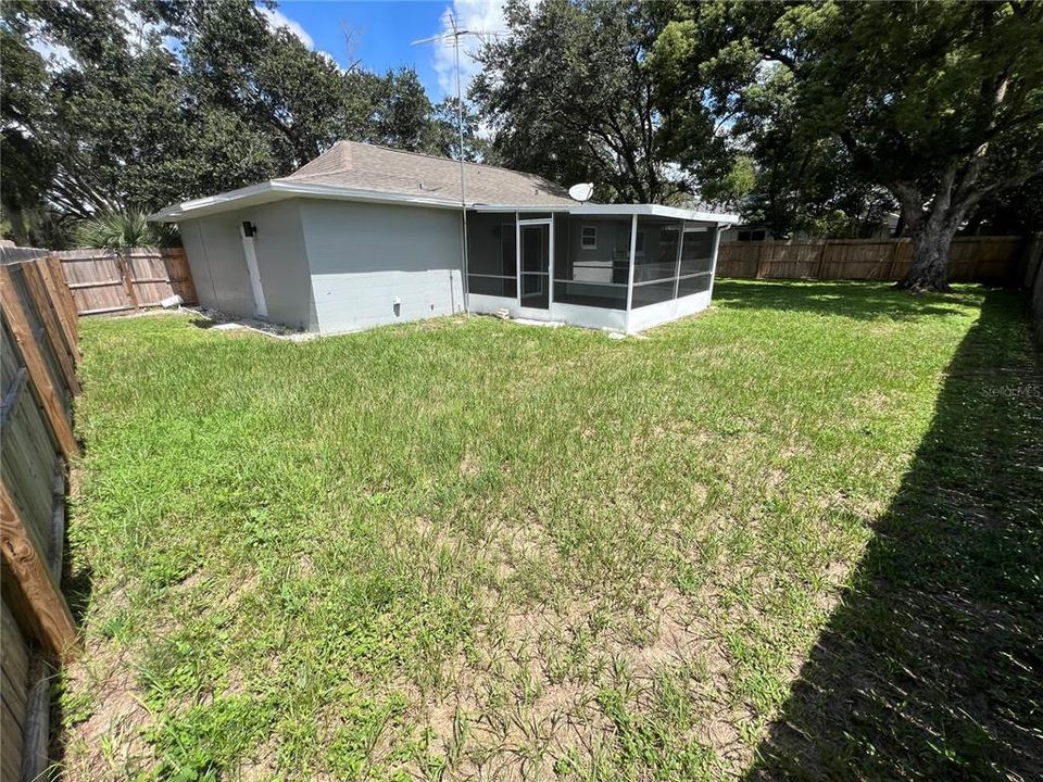 Active With Contract: $329,900 (3 beds, 2 baths, 1028 Square Feet)