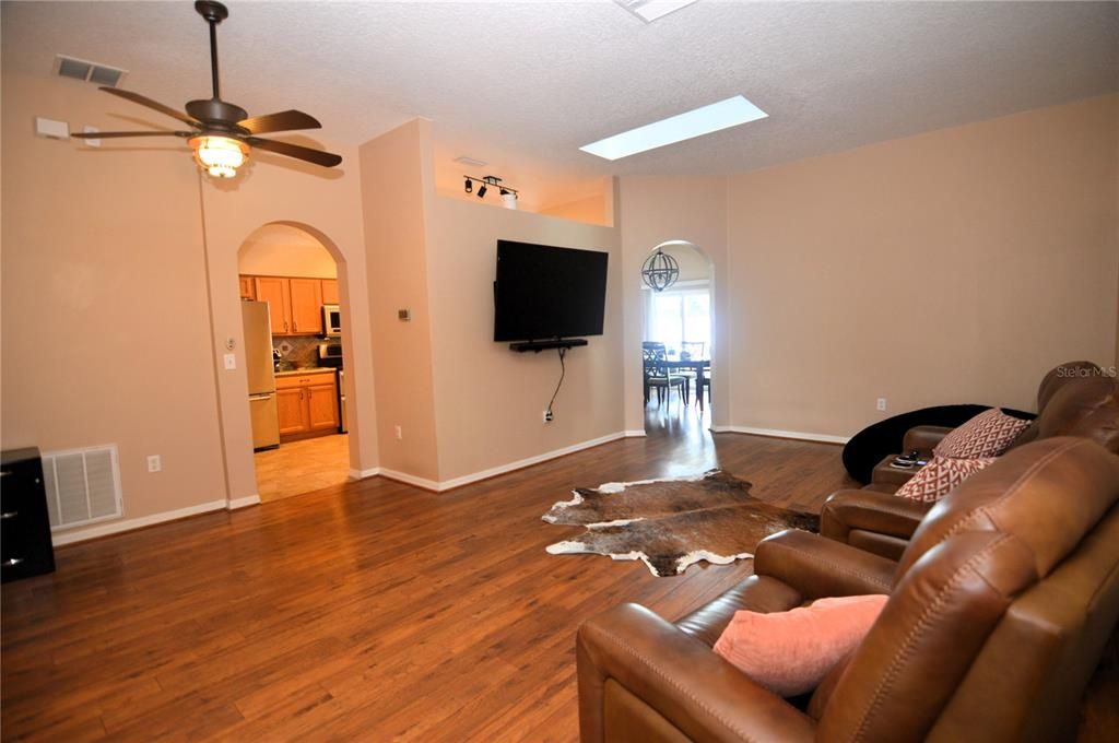 Active With Contract: $369,900 (3 beds, 2 baths, 1704 Square Feet)