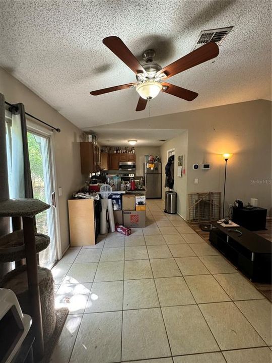 For Sale: $165,000 (2 beds, 1 baths, 973 Square Feet)