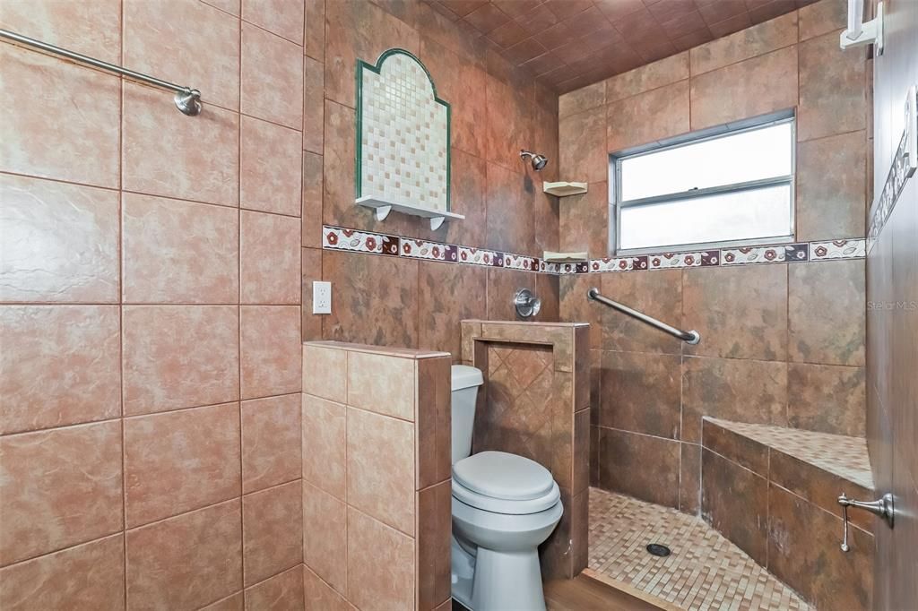 En Venta: $437,000 (4 camas, 2 baños, 2018 Pies cuadrados)