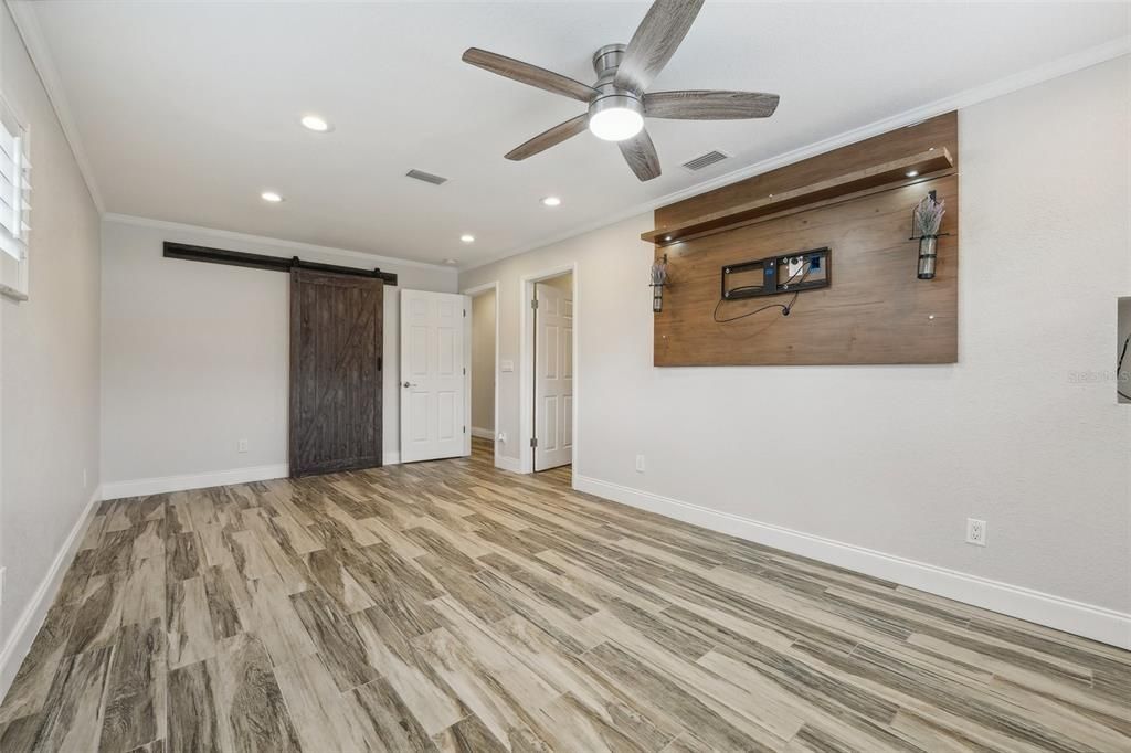 Active With Contract: $469,900 (3 beds, 2 baths, 1689 Square Feet)