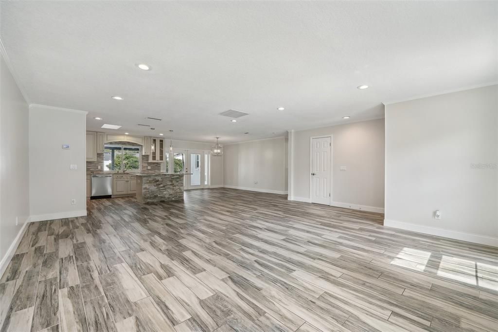 Active With Contract: $469,900 (3 beds, 2 baths, 1689 Square Feet)