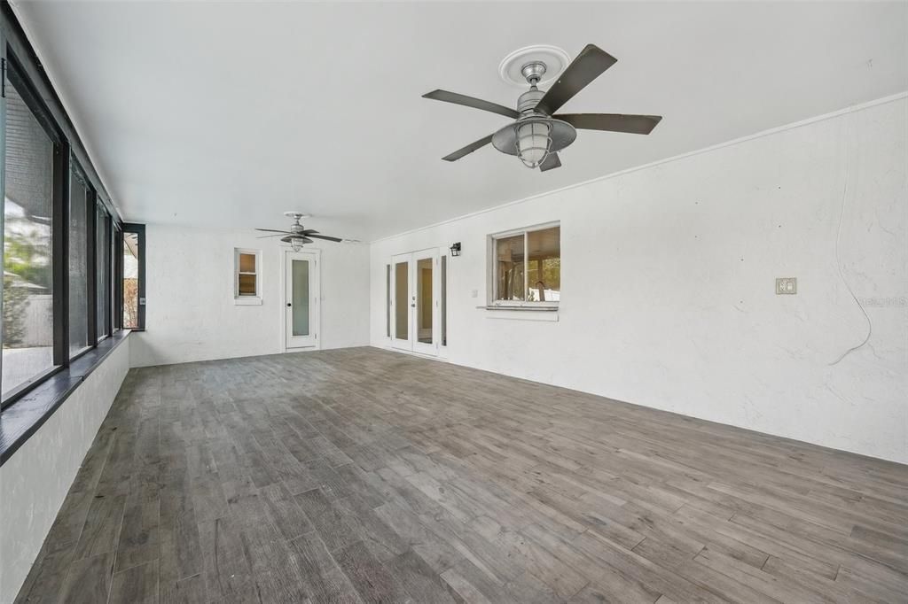 Active With Contract: $469,900 (3 beds, 2 baths, 1689 Square Feet)