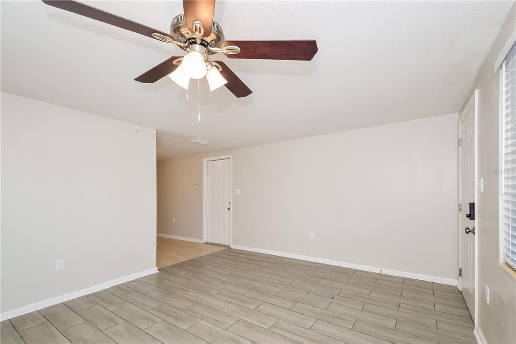 For Rent: $2,005 (3 beds, 1 baths, 1233 Square Feet)