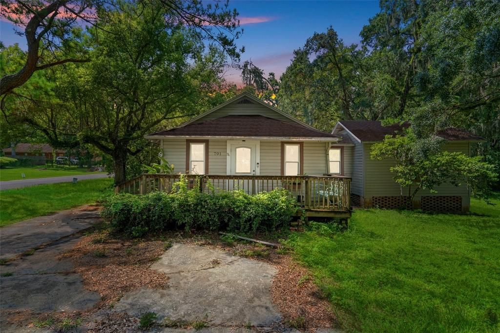 Active With Contract: $282,500 (3 beds, 2 baths, 1550 Square Feet)