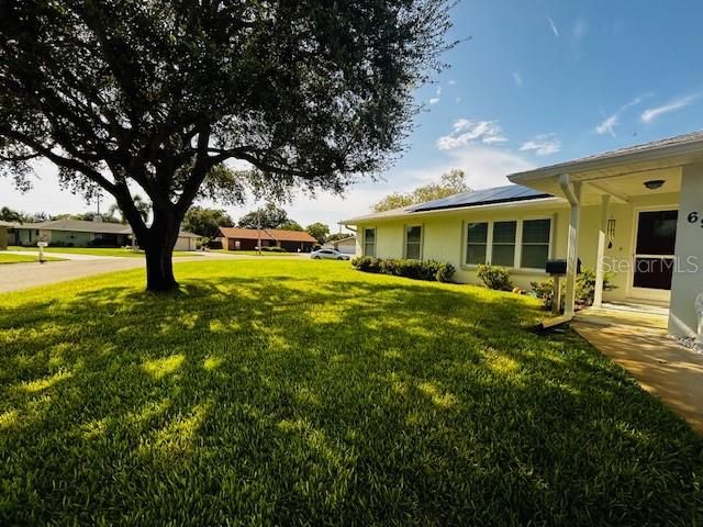 Active With Contract: $422,500 (2 beds, 2 baths, 1784 Square Feet)