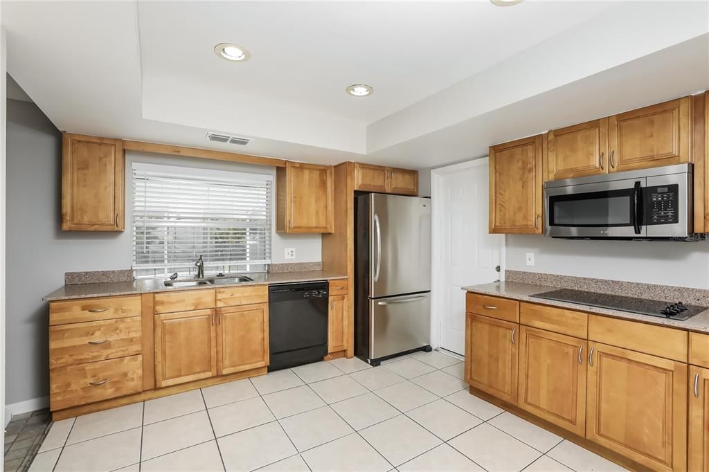 For Rent: $2,720 (4 beds, 2 baths, 1791 Square Feet)