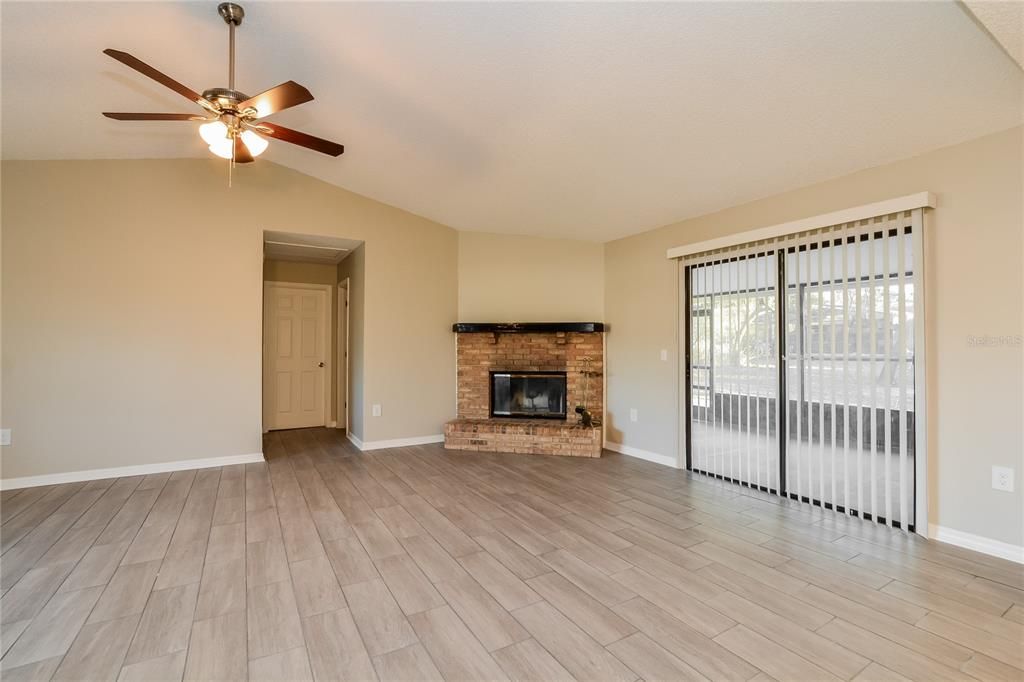 For Rent: $2,120 (3 beds, 2 baths, 1480 Square Feet)