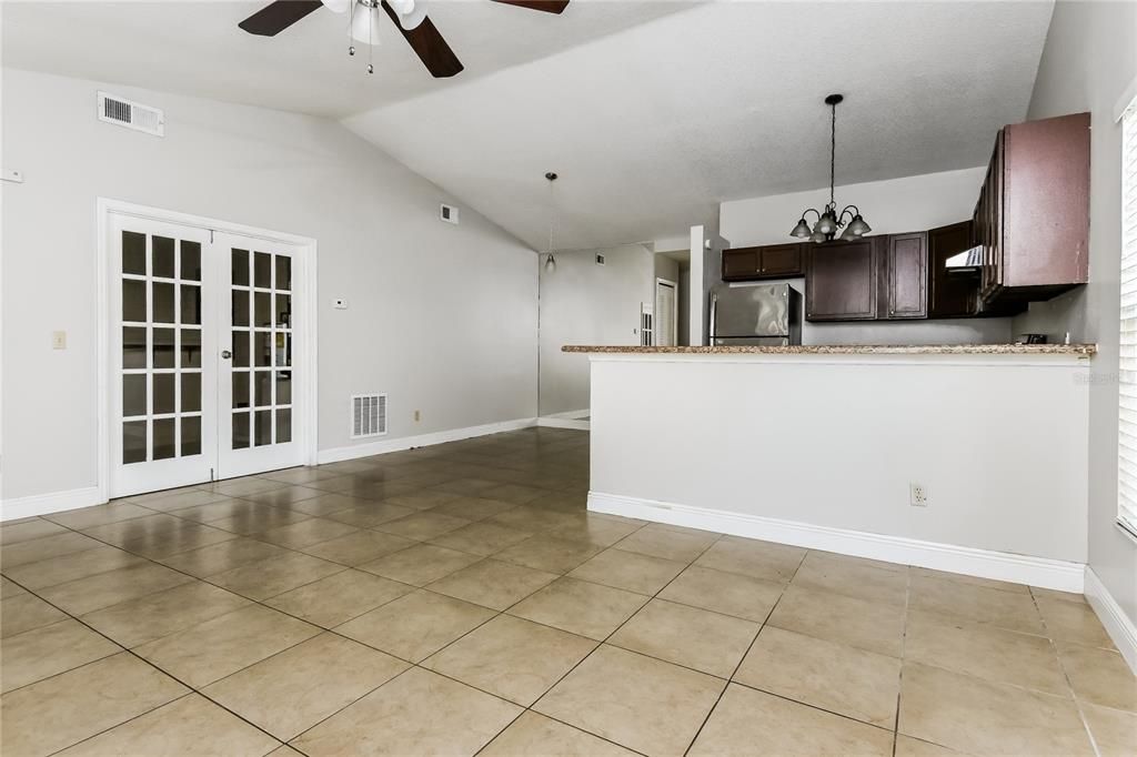 For Rent: $2,020 (3 beds, 2 baths, 1147 Square Feet)