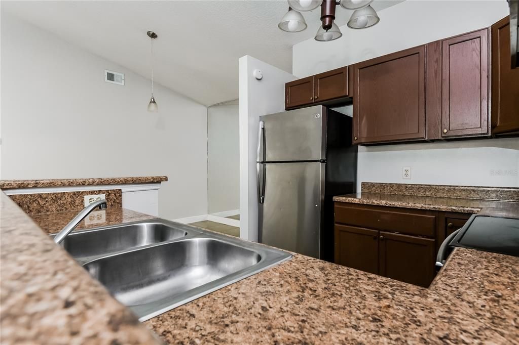 For Rent: $2,020 (3 beds, 2 baths, 1147 Square Feet)