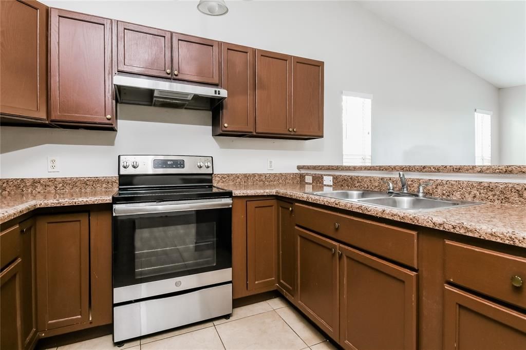 For Rent: $2,020 (3 beds, 2 baths, 1147 Square Feet)