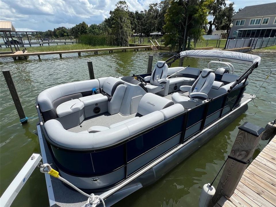 2024 Bentley pontoon