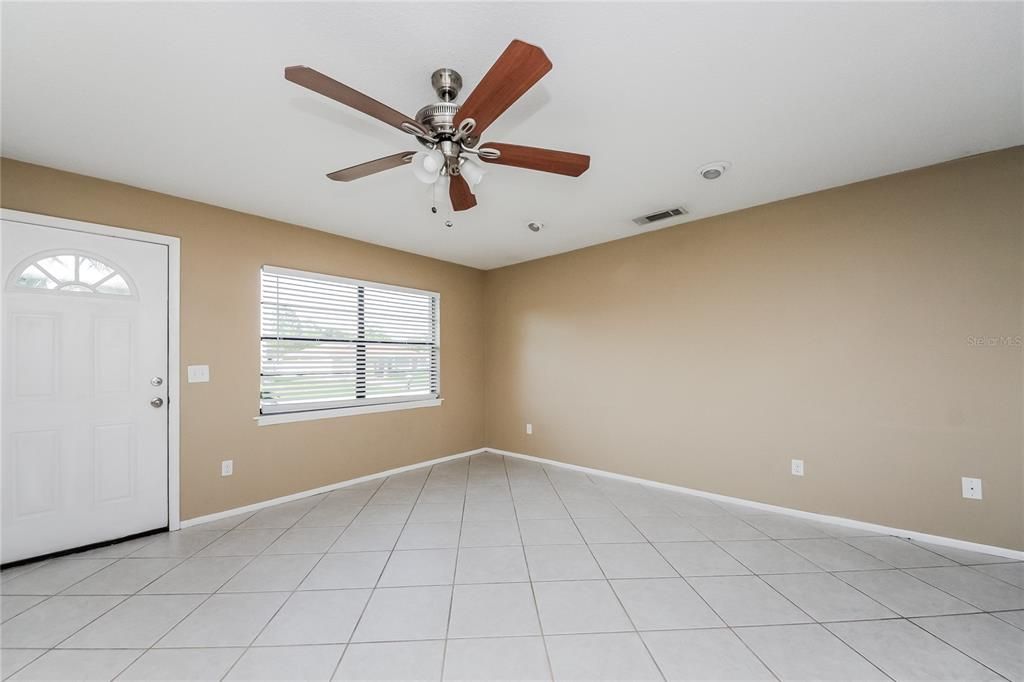 For Rent: $1,735 (3 beds, 2 baths, 1232 Square Feet)