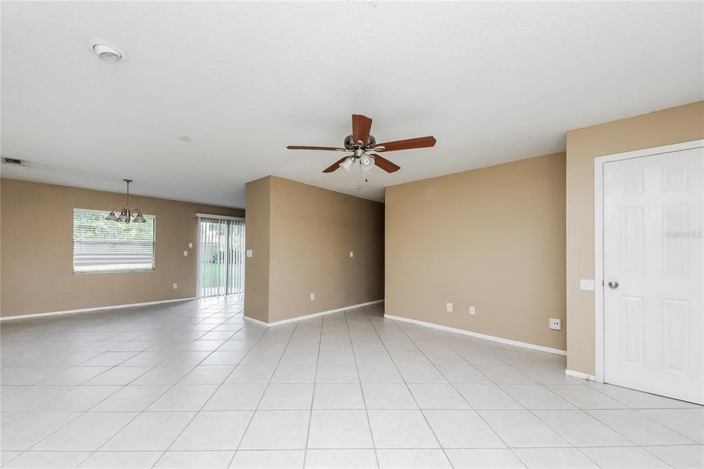 For Rent: $1,735 (3 beds, 2 baths, 1232 Square Feet)