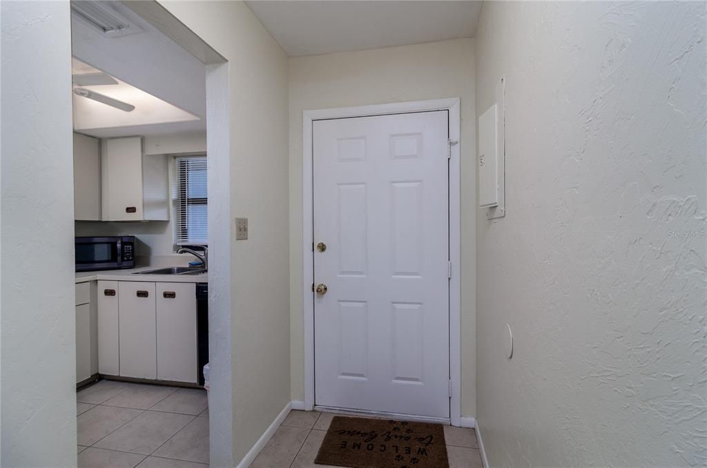 For Sale: $150,000 (2 beds, 2 baths, 899 Square Feet)