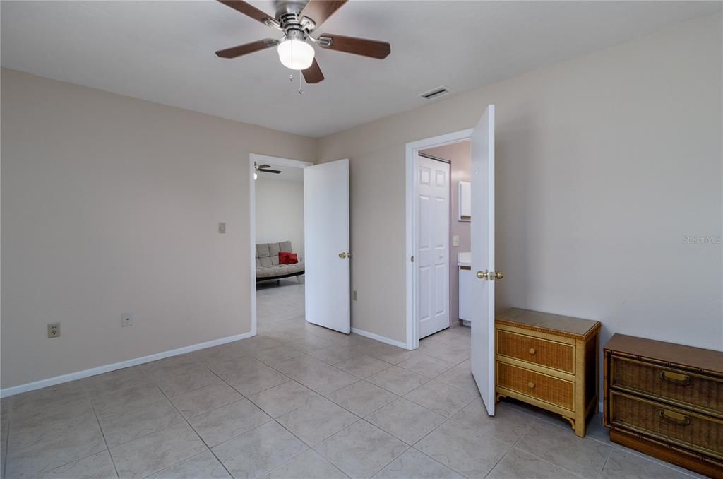 For Sale: $150,000 (2 beds, 2 baths, 899 Square Feet)