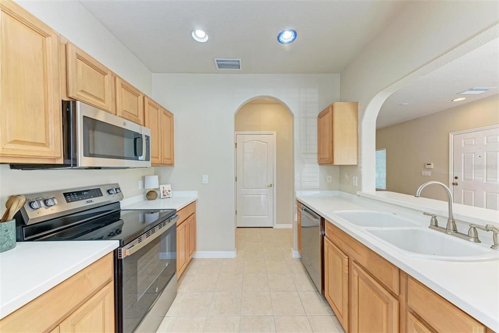 For Rent: $2,000 (3 beds, 2 baths, 1200 Square Feet)