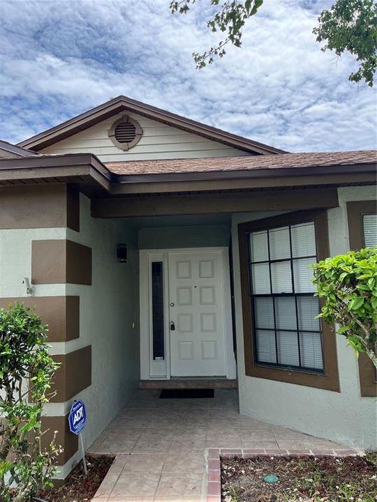 Active With Contract: $2,500 (3 beds, 2 baths, 1365 Square Feet)