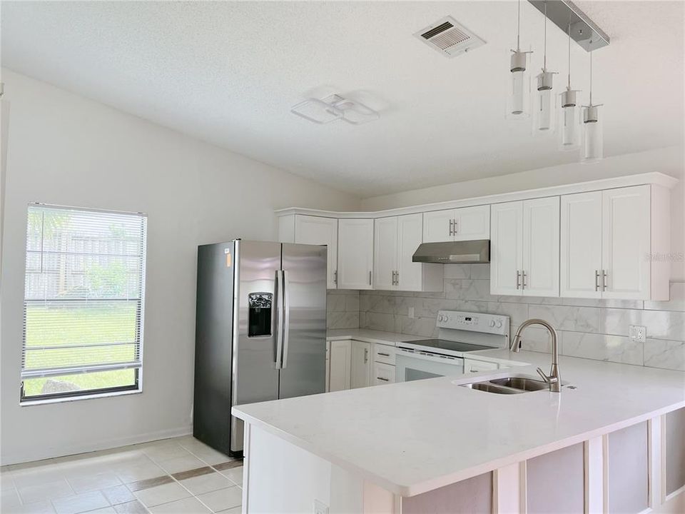 Active With Contract: $2,500 (3 beds, 2 baths, 1365 Square Feet)