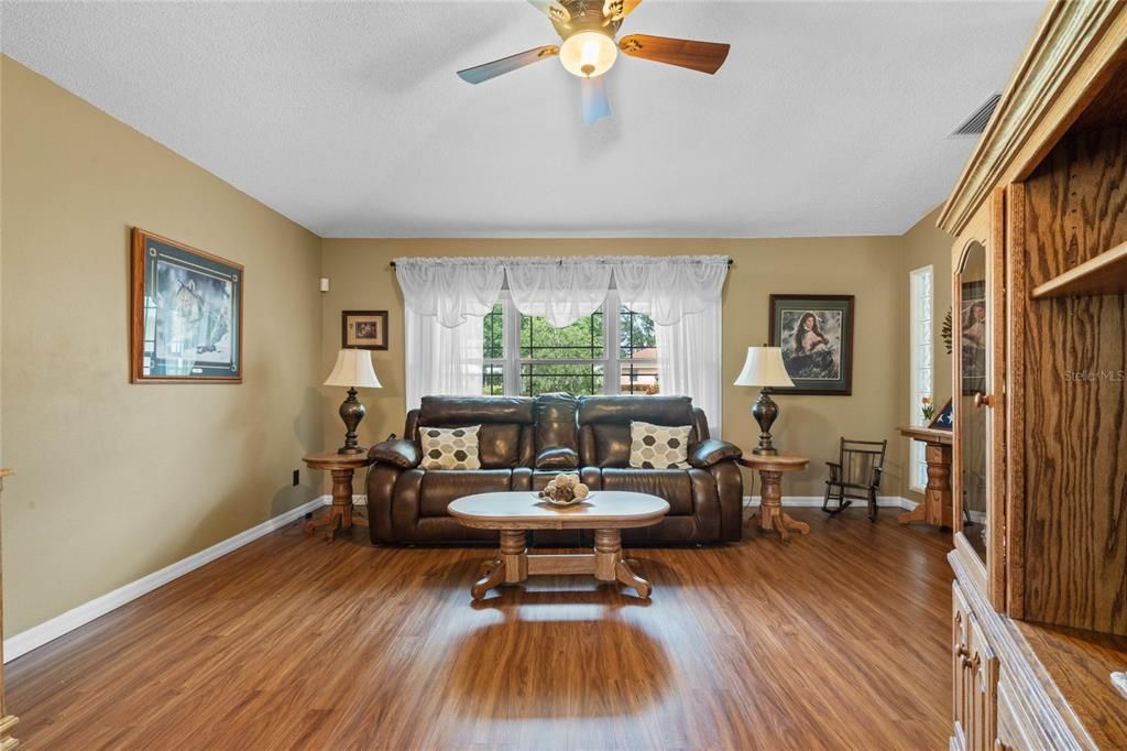 For Sale: $359,900 (3 beds, 2 baths, 1974 Square Feet)