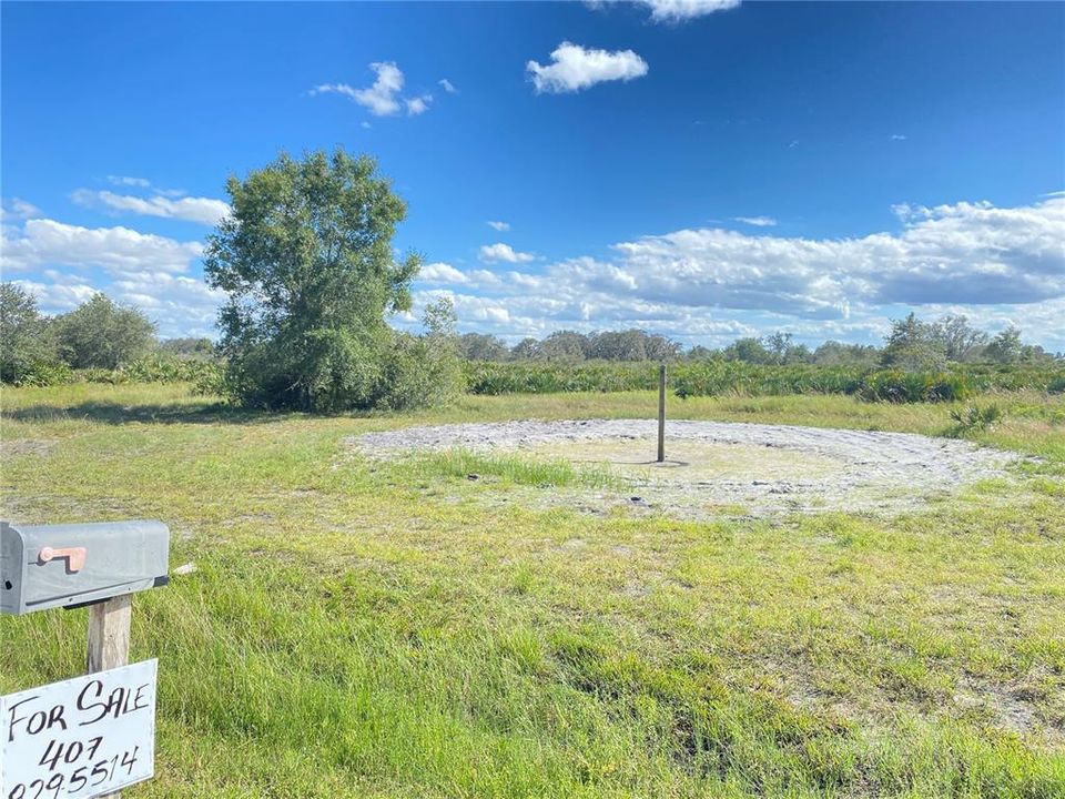 На продажу: $35,000 (1.36 acres)