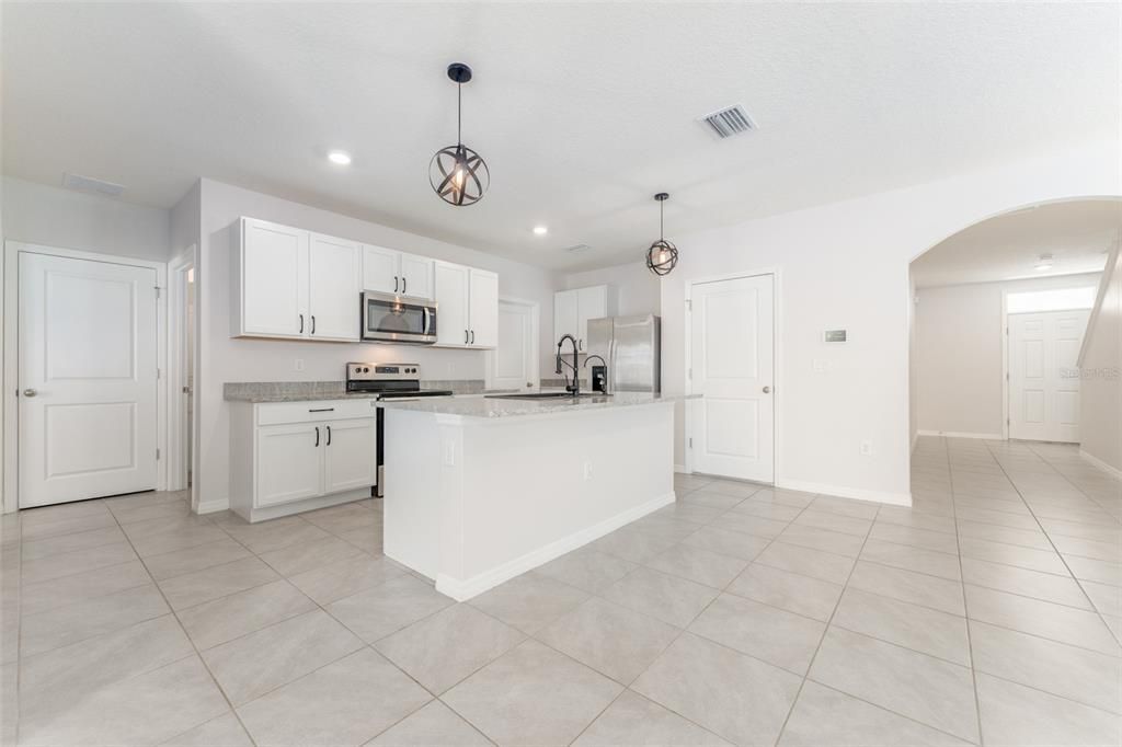 Active With Contract: $2,650 (5 beds, 3 baths, 2522 Square Feet)