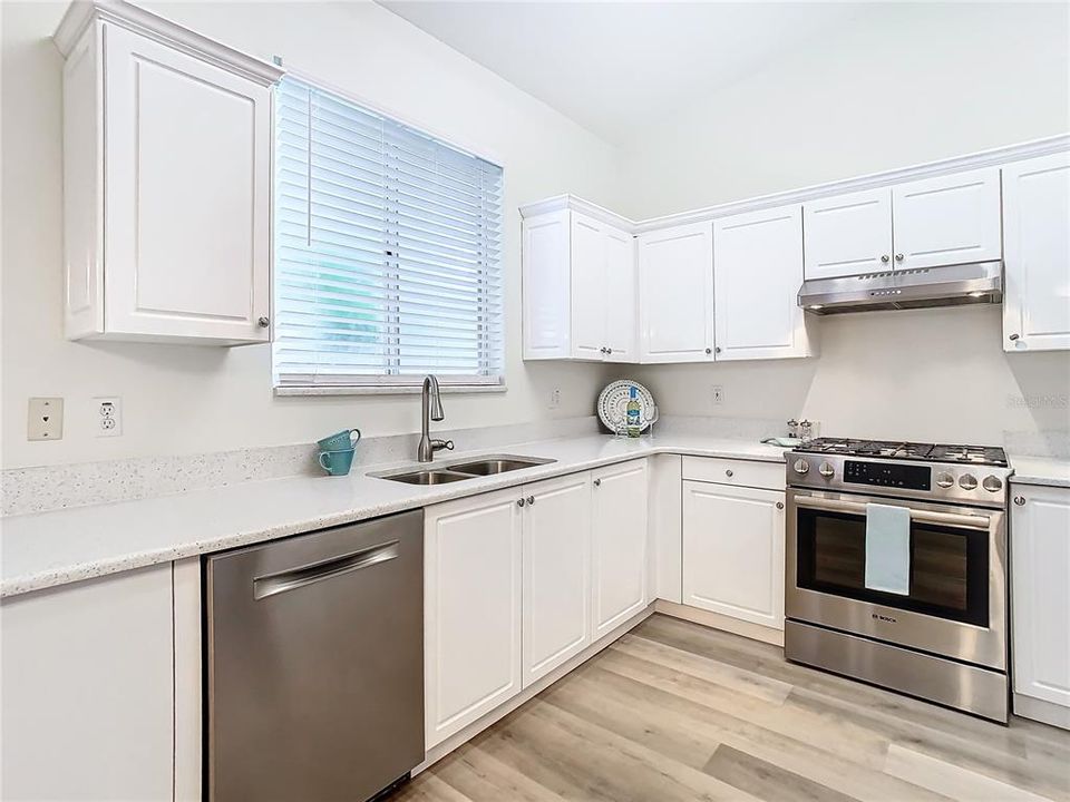 Active With Contract: $359,900 (3 beds, 2 baths, 1378 Square Feet)