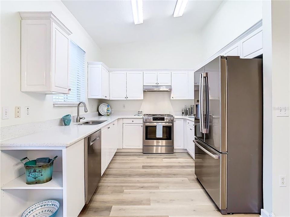 Active With Contract: $359,900 (3 beds, 2 baths, 1378 Square Feet)