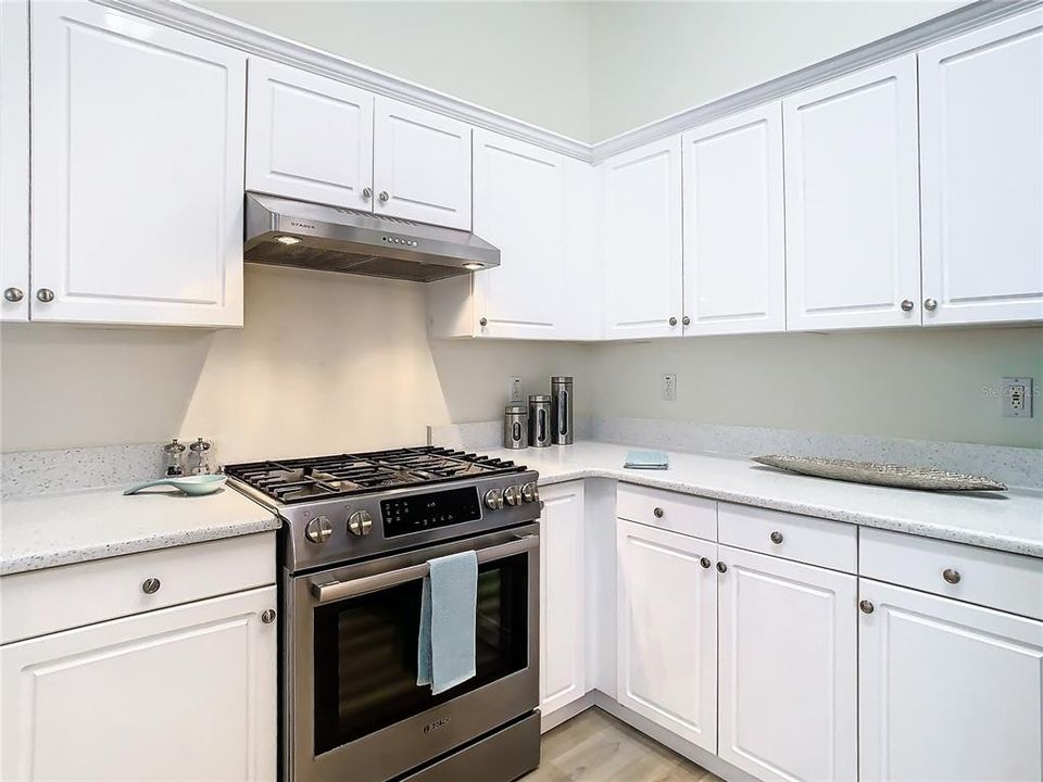 Active With Contract: $359,900 (3 beds, 2 baths, 1378 Square Feet)