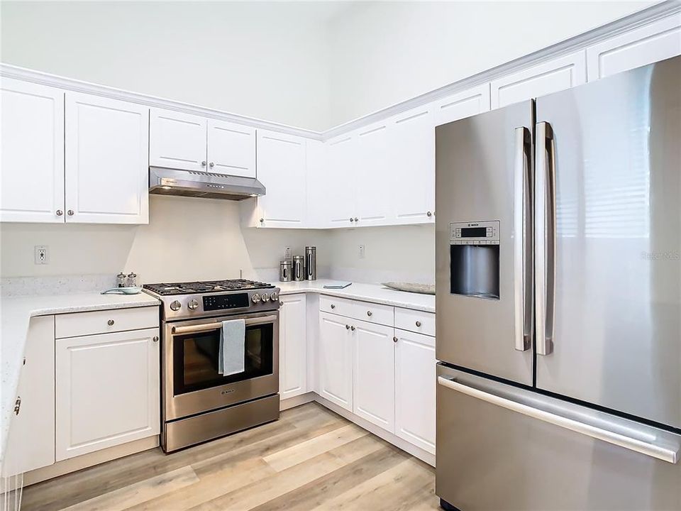 Active With Contract: $359,900 (3 beds, 2 baths, 1378 Square Feet)