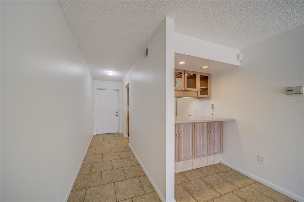 For Sale: $169,000 (2 beds, 1 baths, 815 Square Feet)