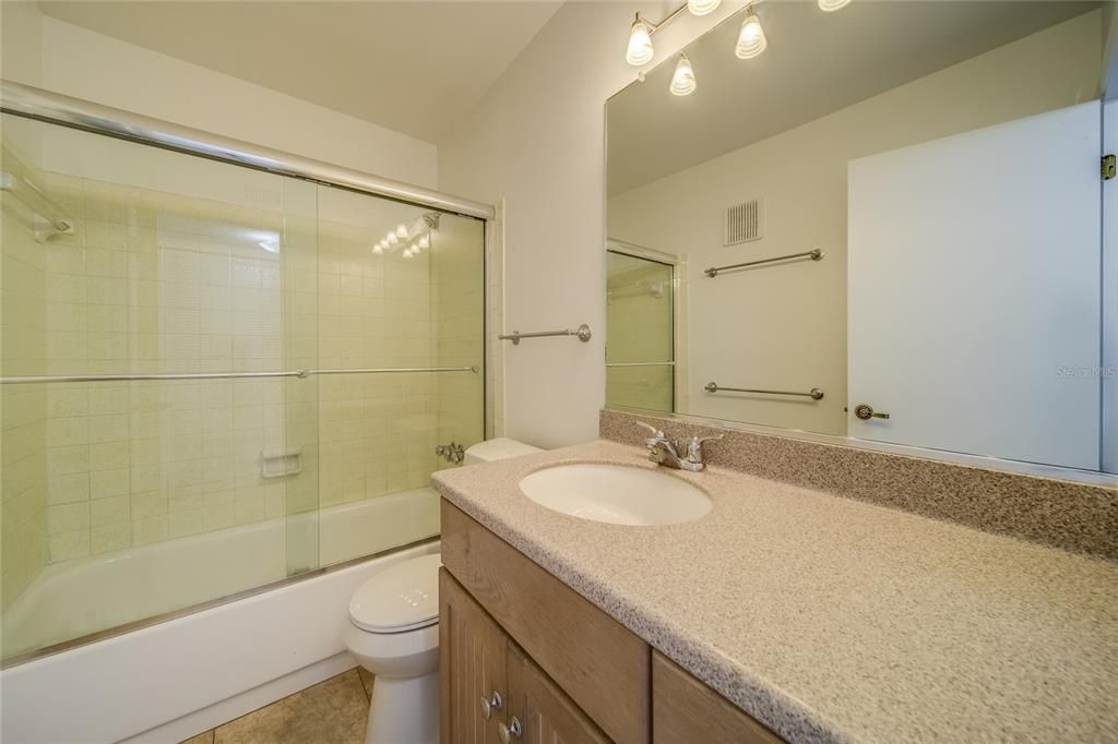 For Sale: $169,000 (2 beds, 1 baths, 815 Square Feet)