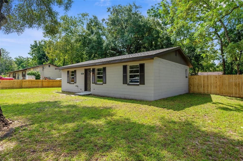 For Sale: $209,000 (3 beds, 1 baths, 912 Square Feet)