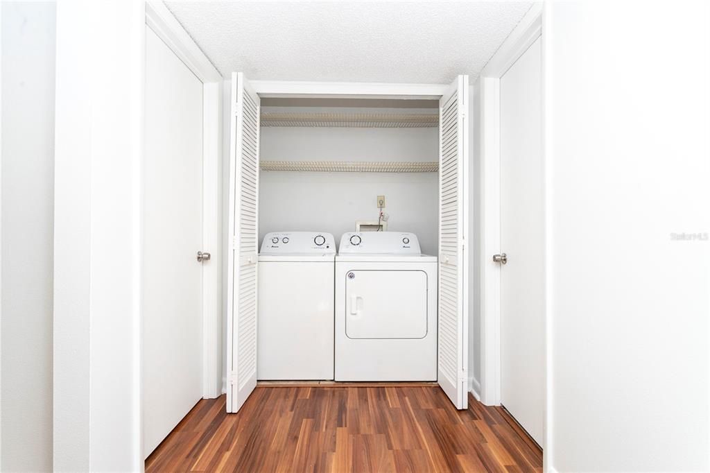 Active With Contract: $1,450 (1 beds, 1 baths, 847 Square Feet)