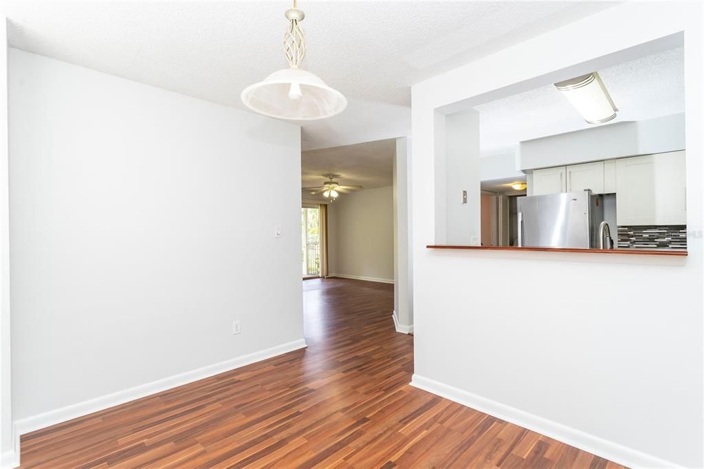 Active With Contract: $1,450 (1 beds, 1 baths, 847 Square Feet)