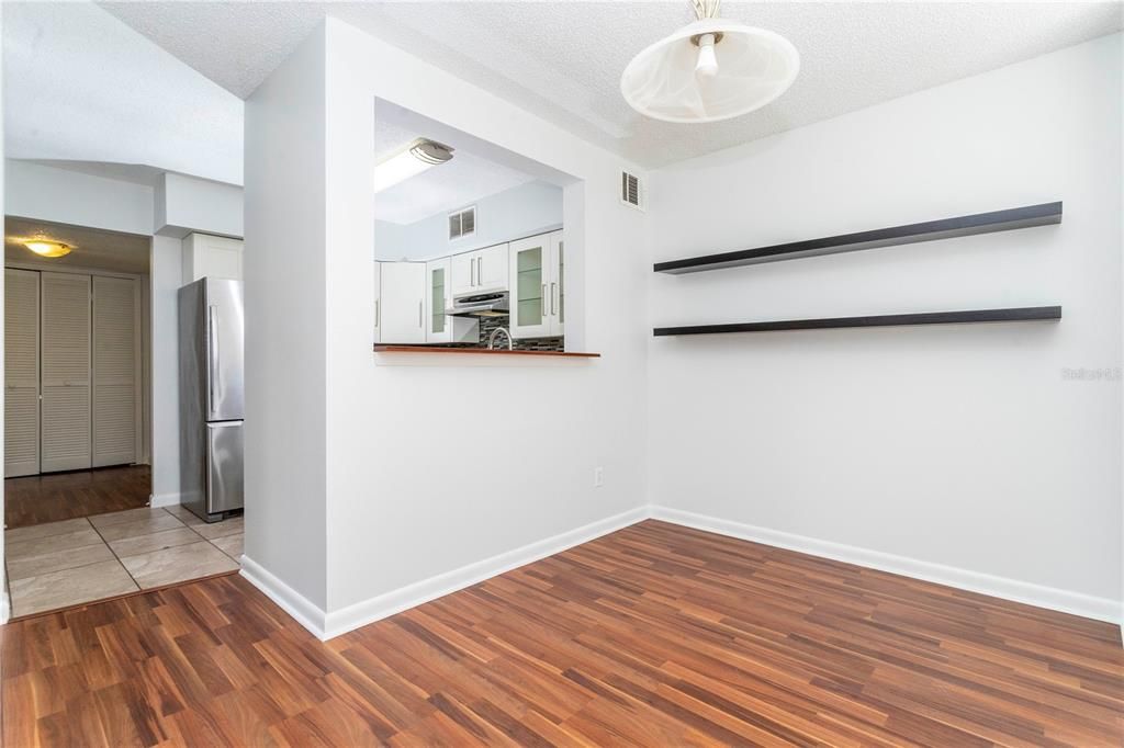 Active With Contract: $1,450 (1 beds, 1 baths, 847 Square Feet)