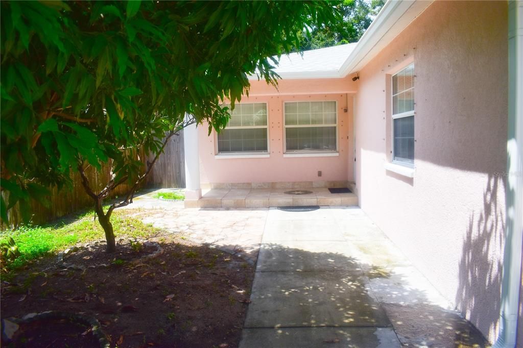 For Rent: $2,600 (3 beds, 2 baths, 1557 Square Feet)