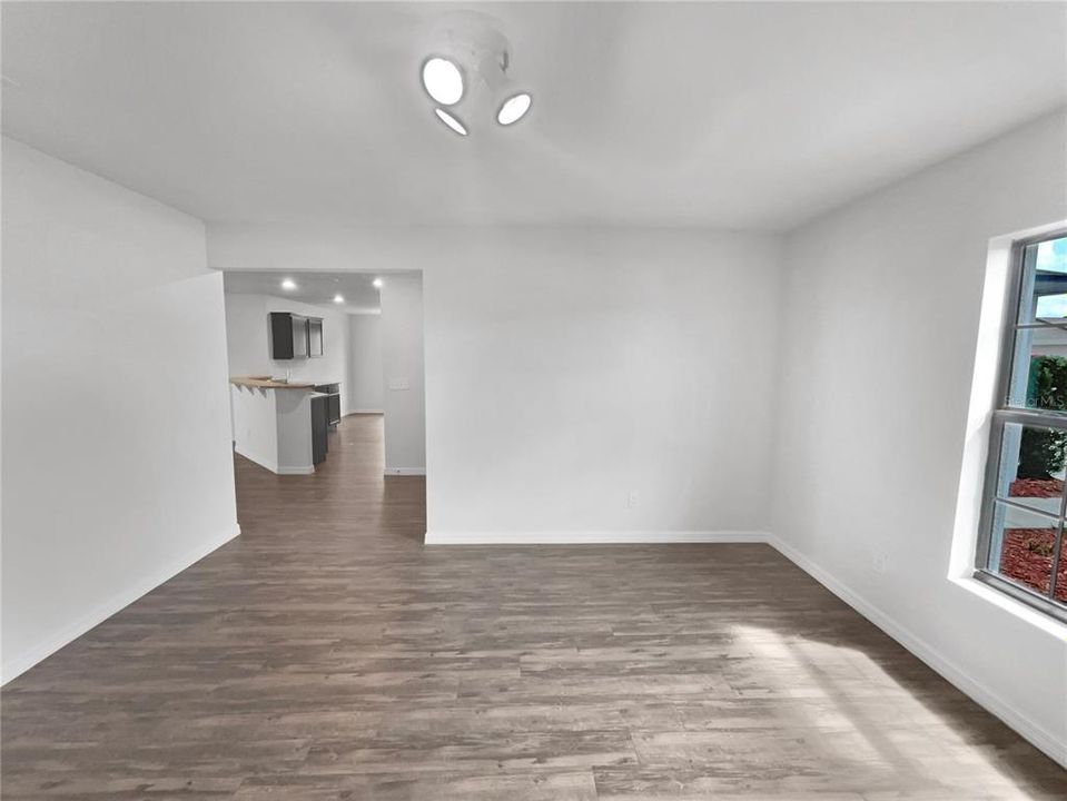 For Sale: $280,000 (3 beds, 2 baths, 1563 Square Feet)