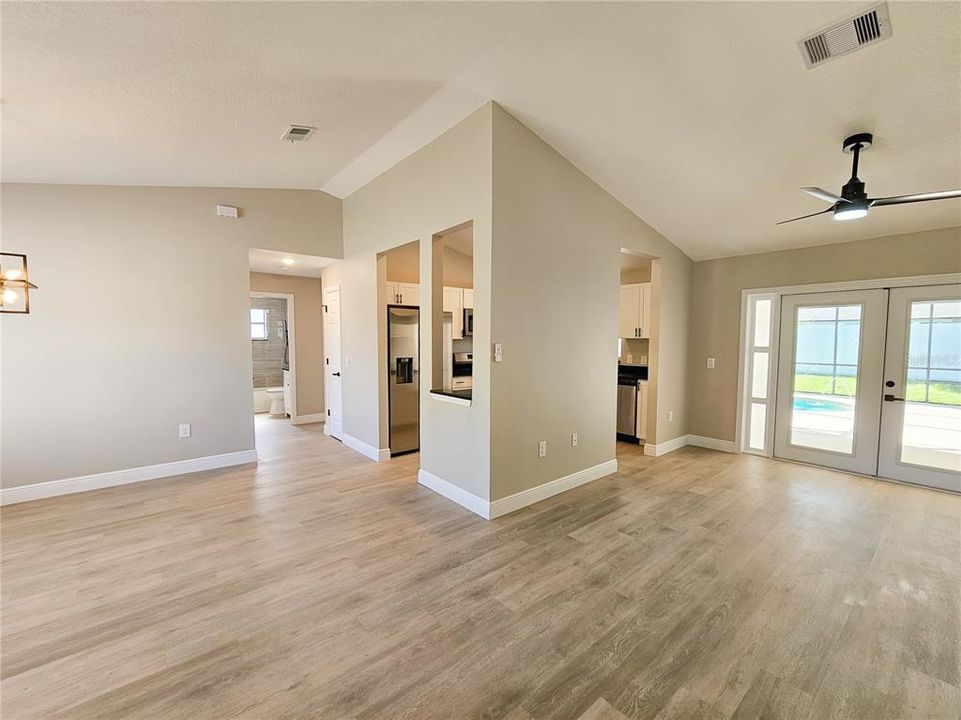 Active With Contract: $314,900 (3 beds, 2 baths, 1283 Square Feet)