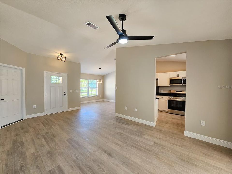 Active With Contract: $314,900 (3 beds, 2 baths, 1283 Square Feet)